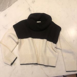 Comfy and warm Nordstrom Topshop sweater.